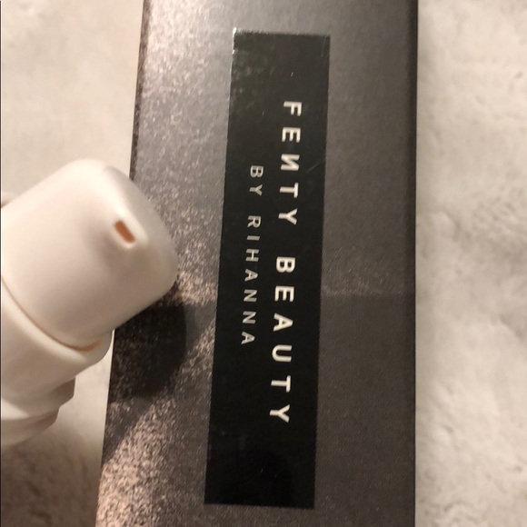 Fenty 490 Pro Filt’r Soft Matte Foundation - Picture 3 of 4